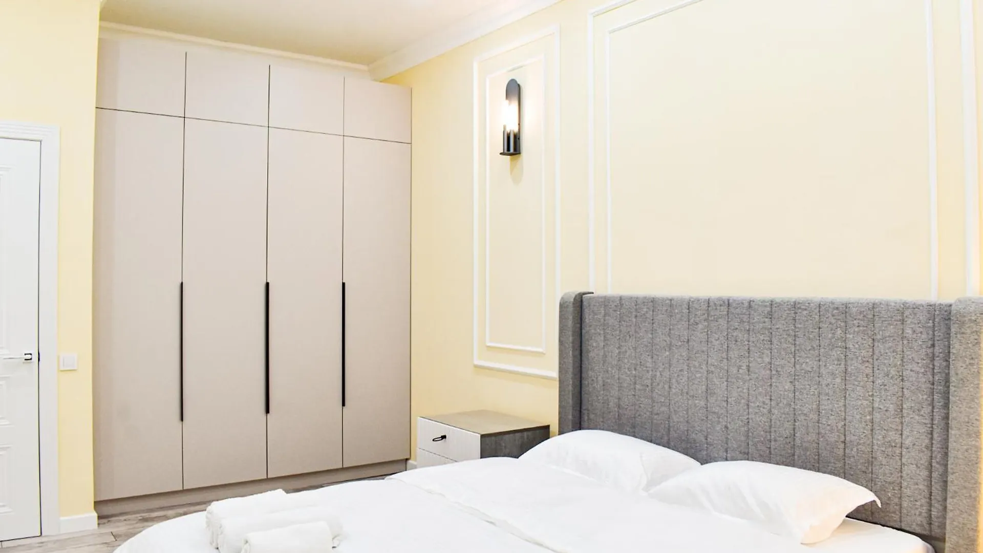 Apartment 2 Комнатная Кв Жк Еверест Almaty